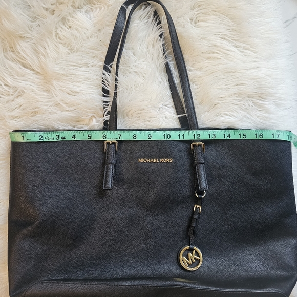 EUC Michael Kors Black Jet Set Large Saffiano Leather Tote - Picture 10 of 10